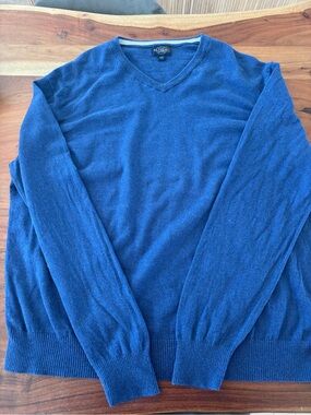 Retreat Royal blue cotton and cashmere blend men’s V-neck sweater. Size XL.